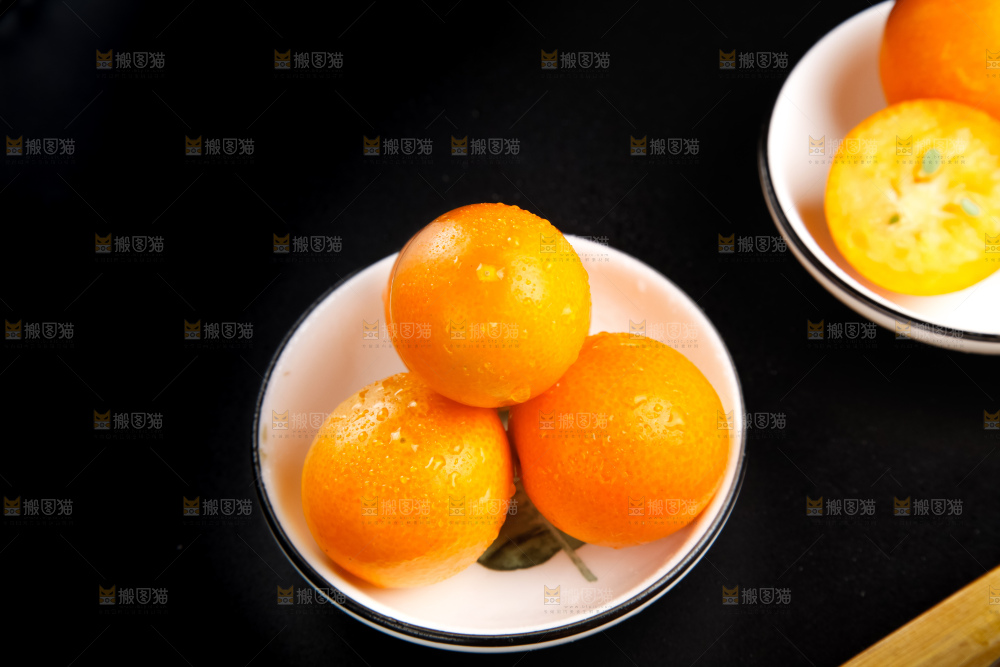 碗里装着金橘