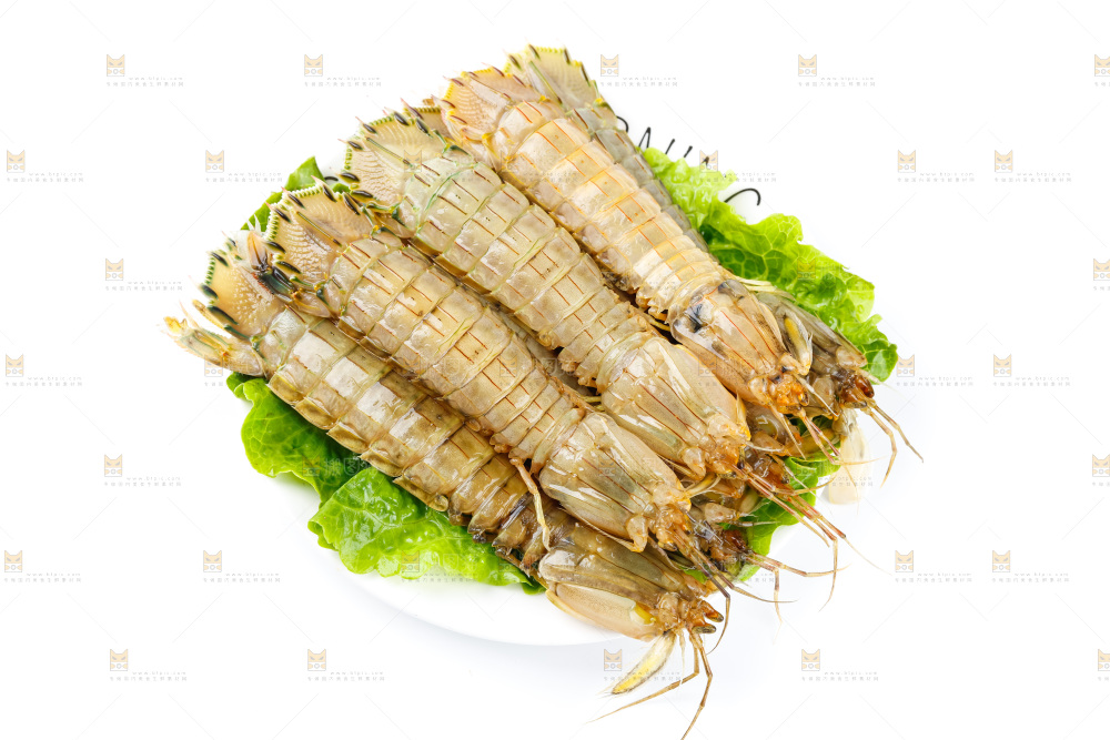盘子里装着皮皮虾
