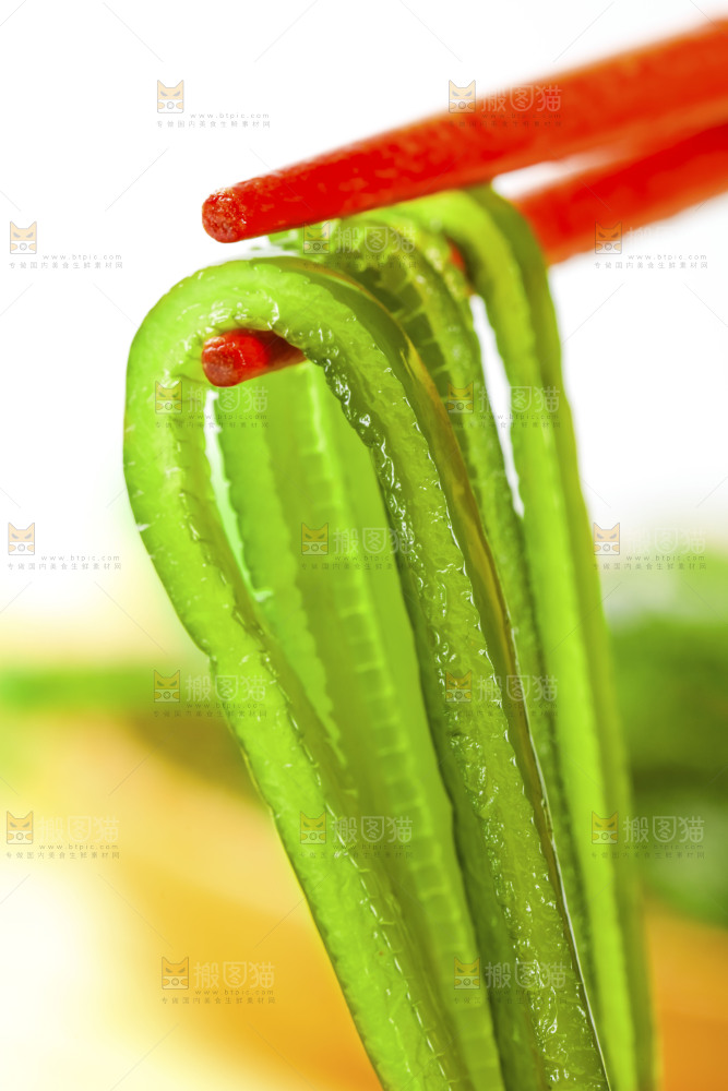 筷子上夹着海带