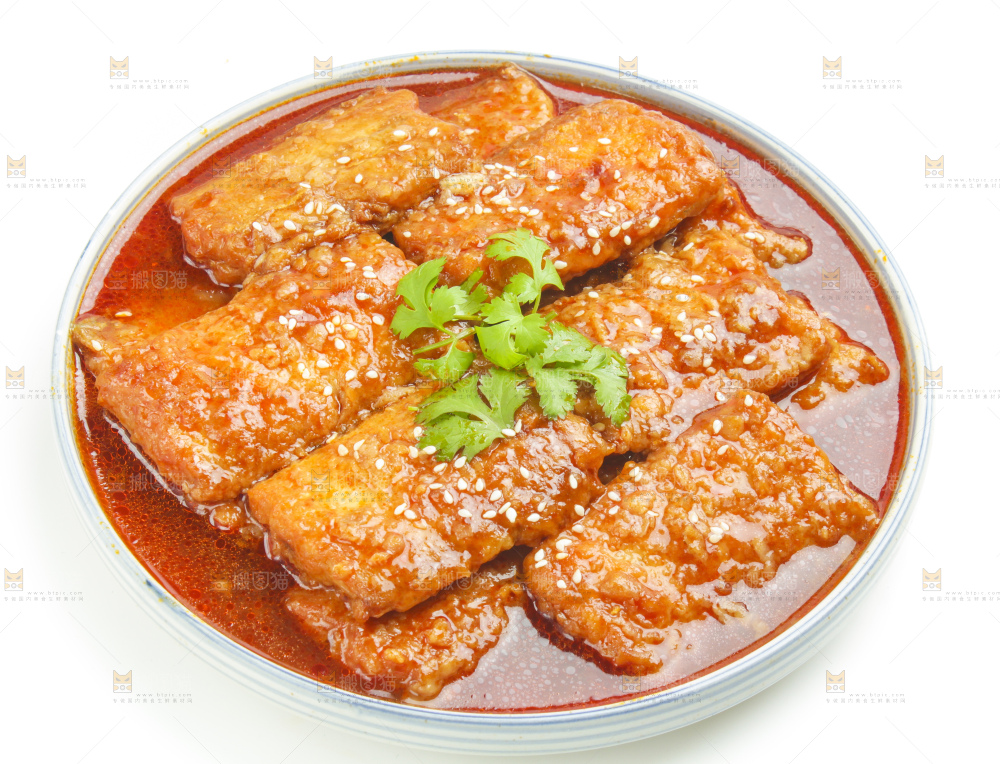 盘子里装着香煎带鱼