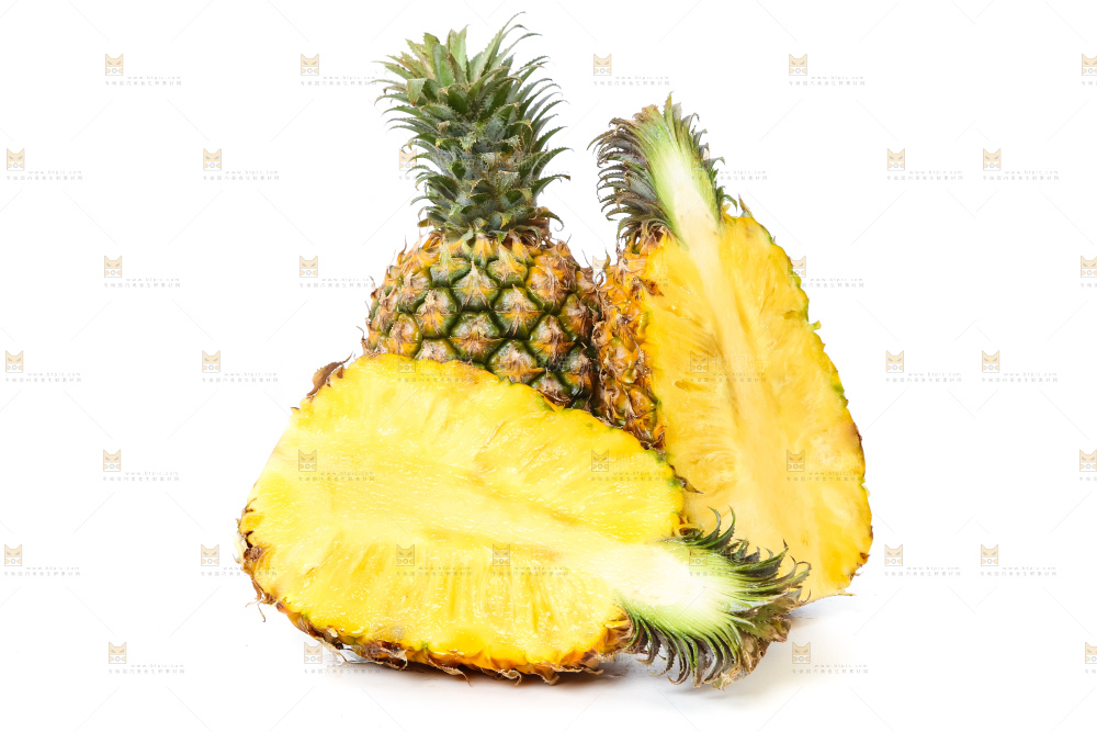 白底上放着菠萝