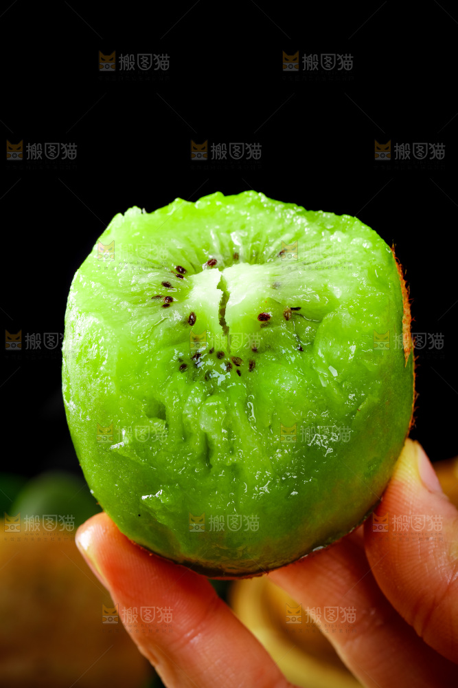 黑底上的奇异果