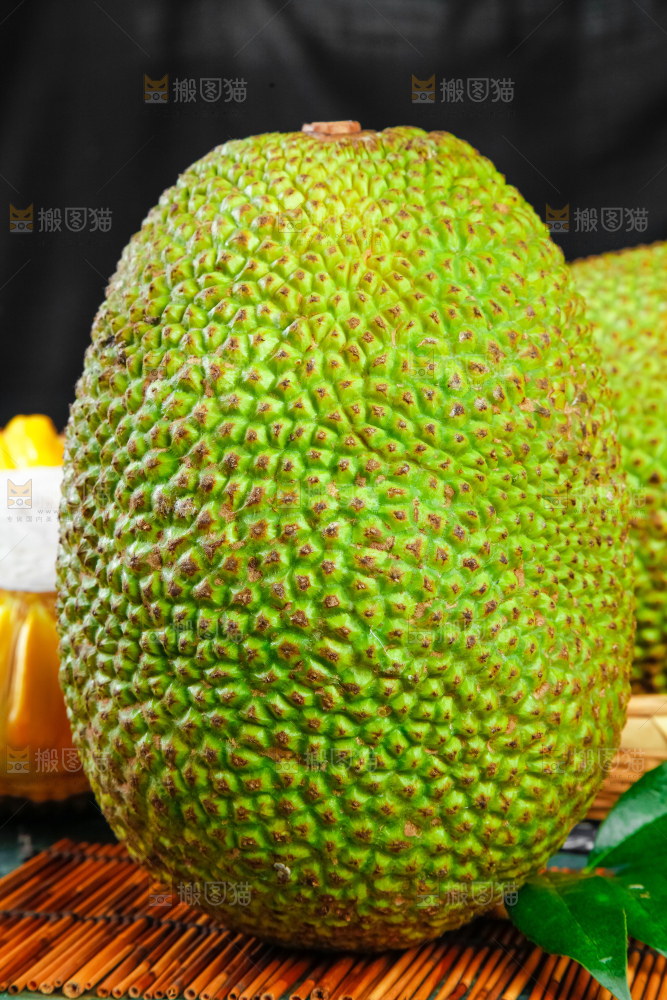 竹底上的泰国菠萝蜜