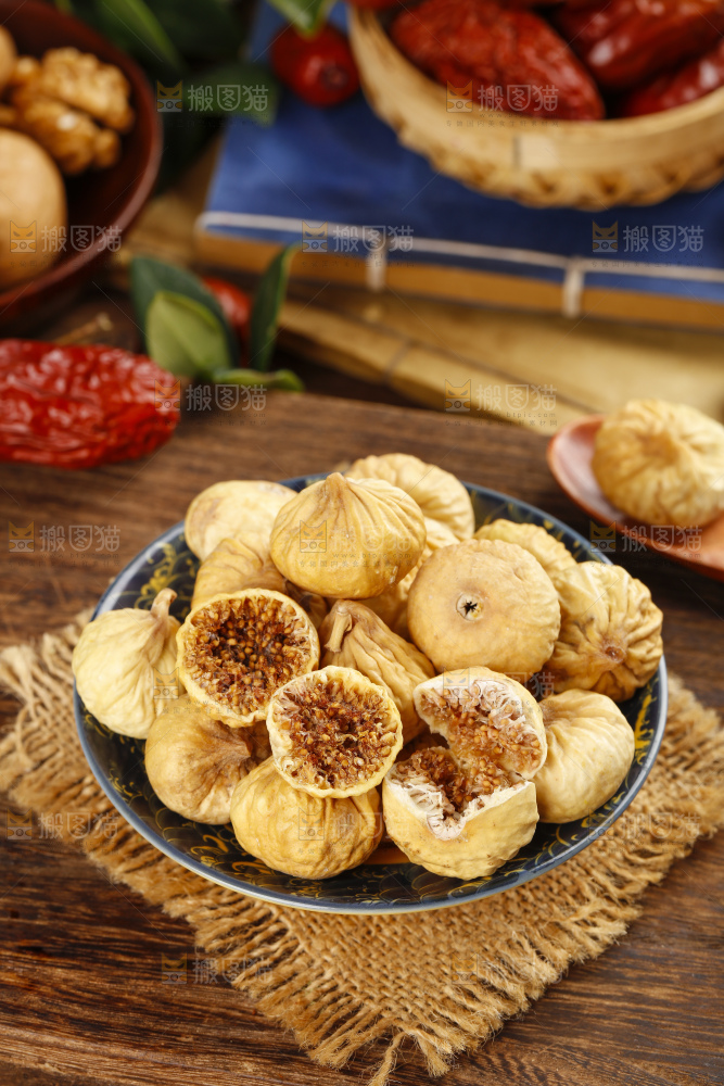 盘子里的新疆无花果干