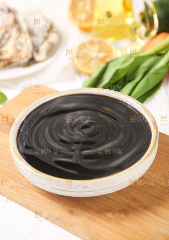 盘子里的蚝油