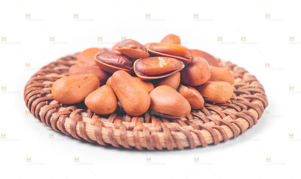 白底上放着东北松子