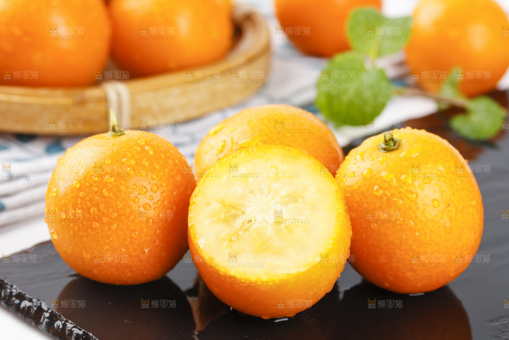 黑石板上的广西金钱橘