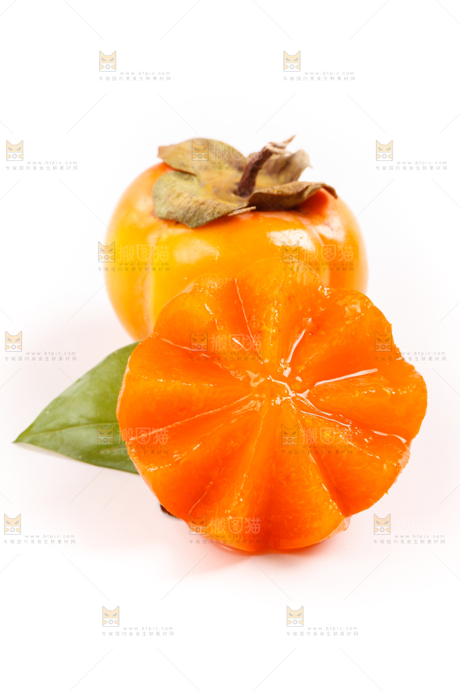 白底上放着甜柿子