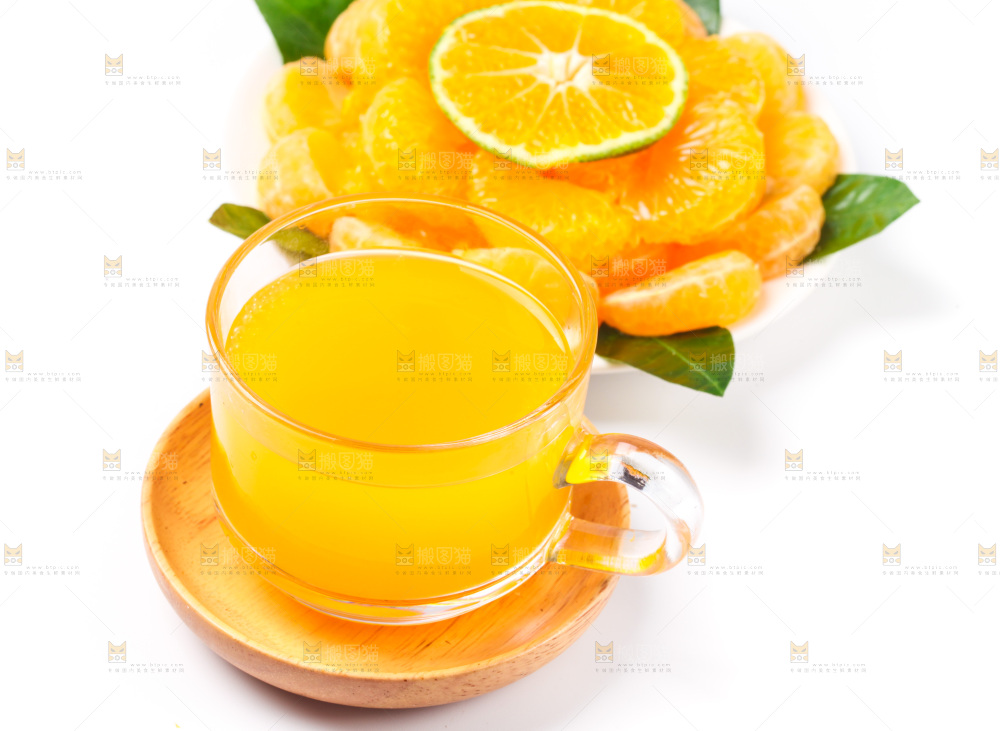 白底上的青皮蜜橘
