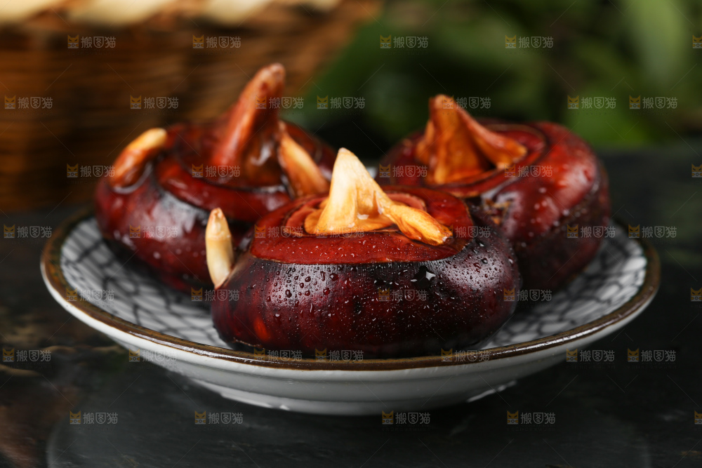 黑石板上的荔浦马蹄