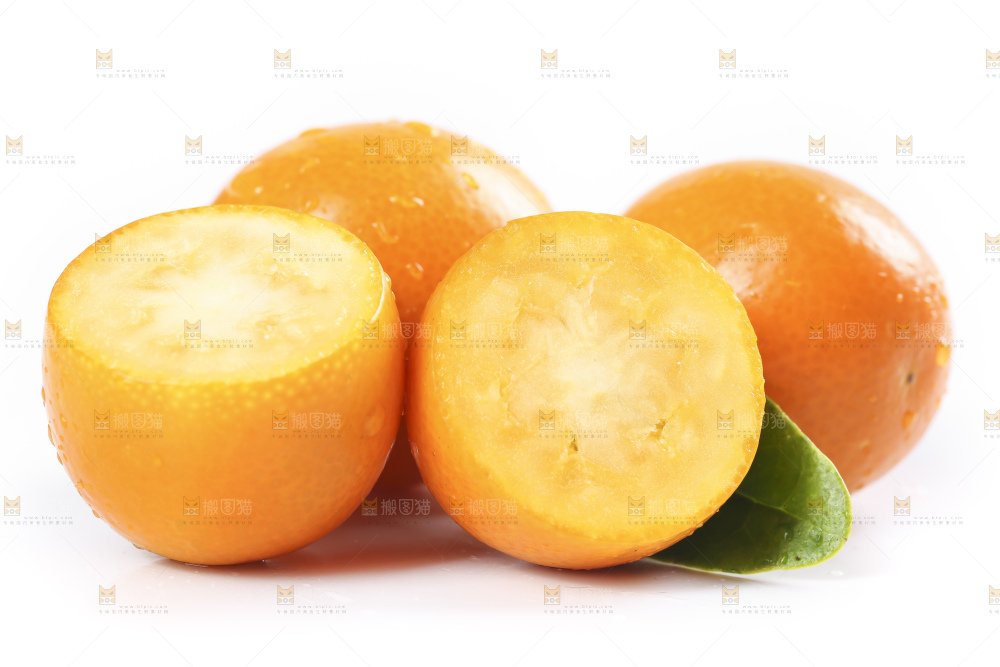 白底上摆放着新鲜金橘