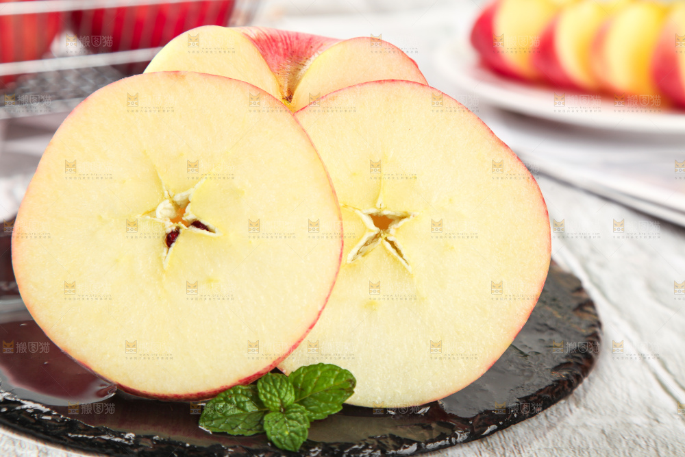 黑石板上的洛川红富士苹果