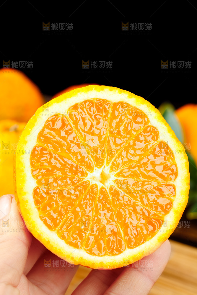 手里拿着新鲜春见