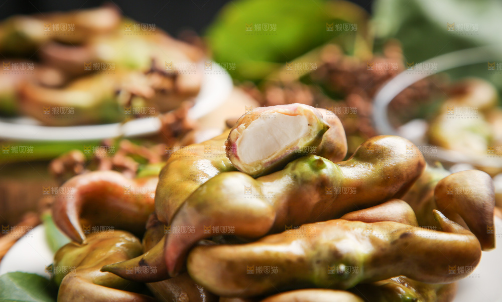 盘子里的菱角
