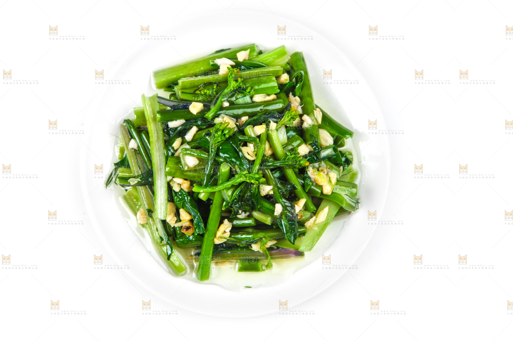 盘子里装着炒菜薹