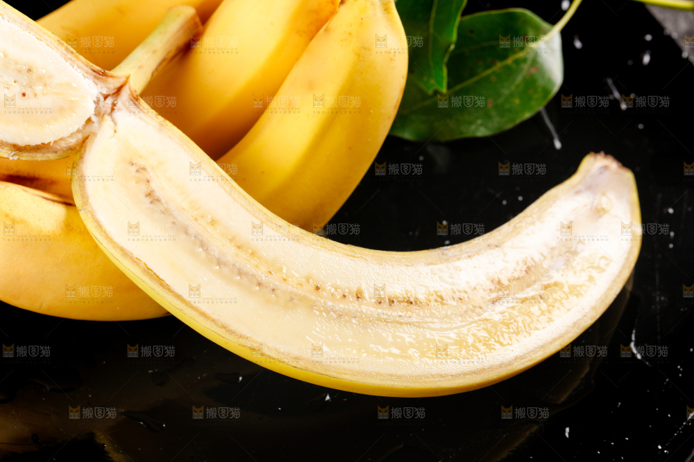黑石板上的漳州天宝香蕉