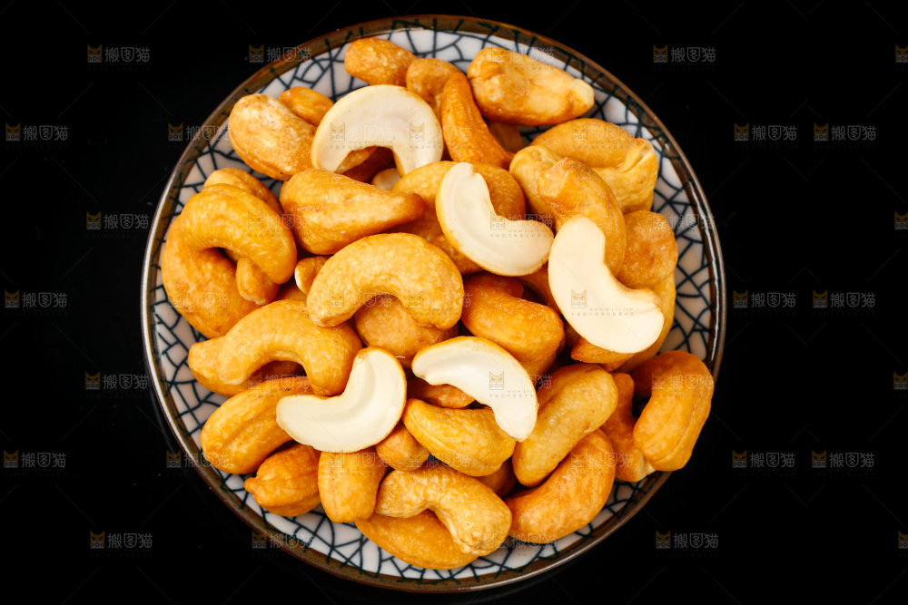 碗里装着腰果
