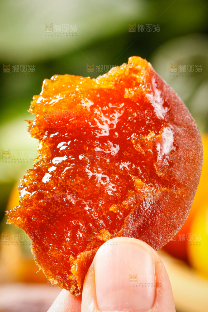 深底上放着干柿饼