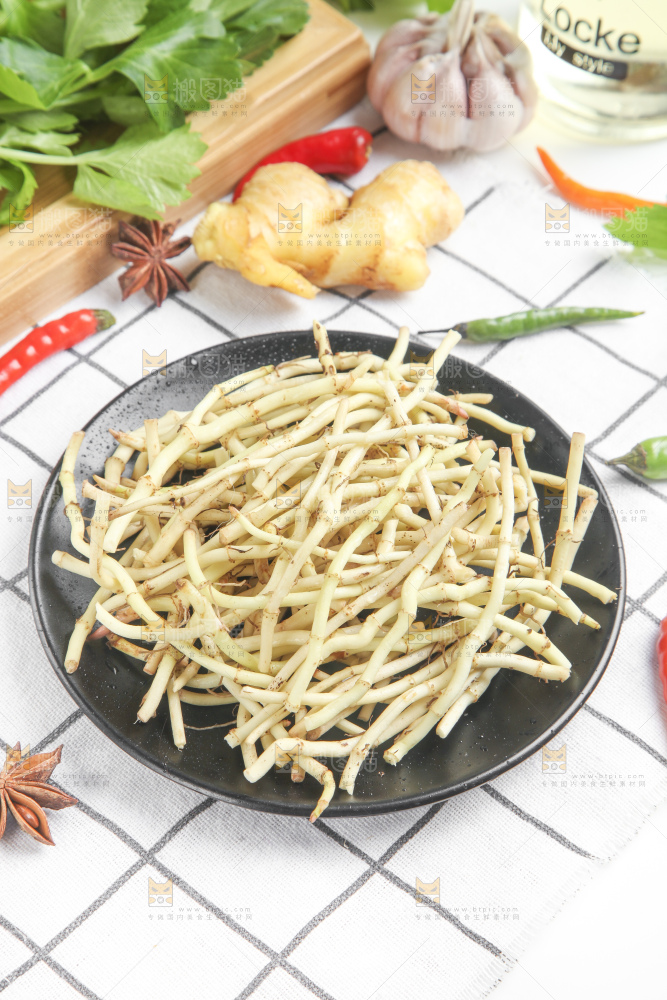 盘子里的折耳根