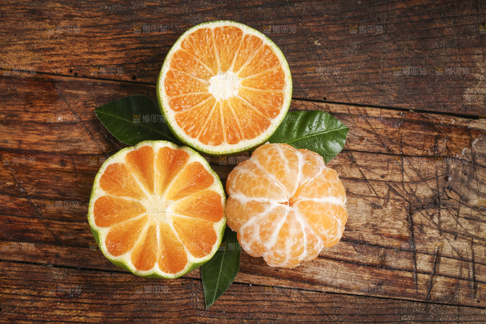 木底上的青皮蜜橘