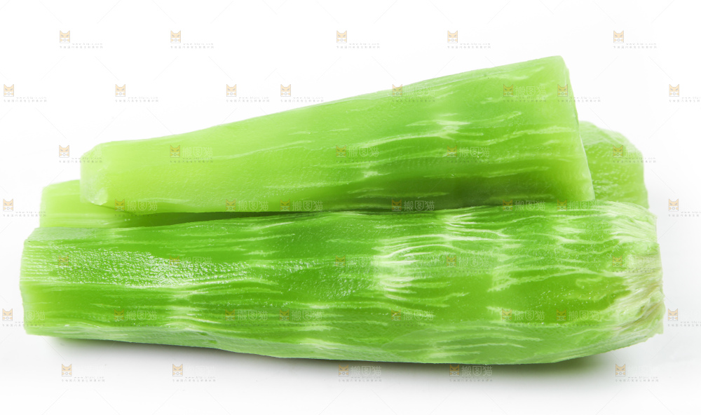 白底上摆放着莴苣