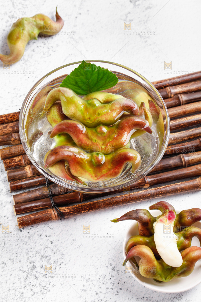 碗里装着洪湖菱角