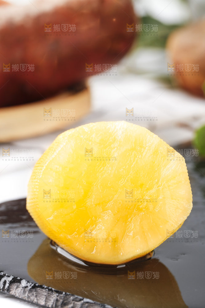 石板上放着地参果