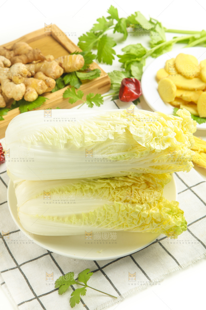 盘子里装着白菜