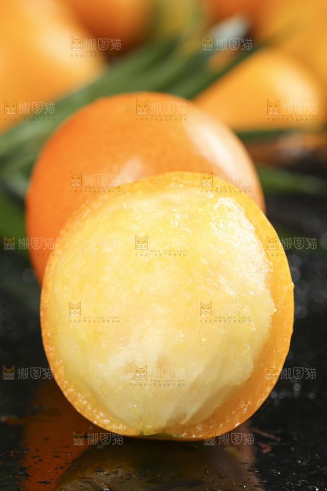 黑石板上的广西金钱橘