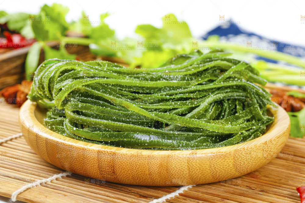 竹底上放着昆布丝