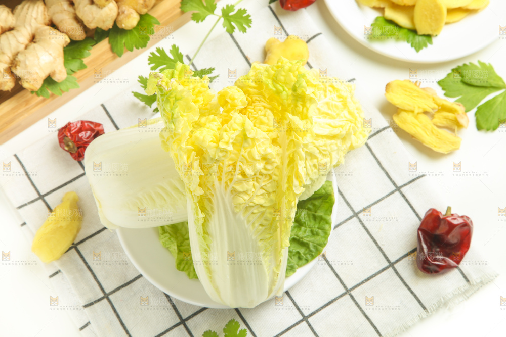 盘子里装着白菜