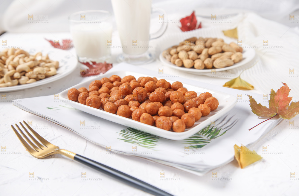 盘子里的多味花生