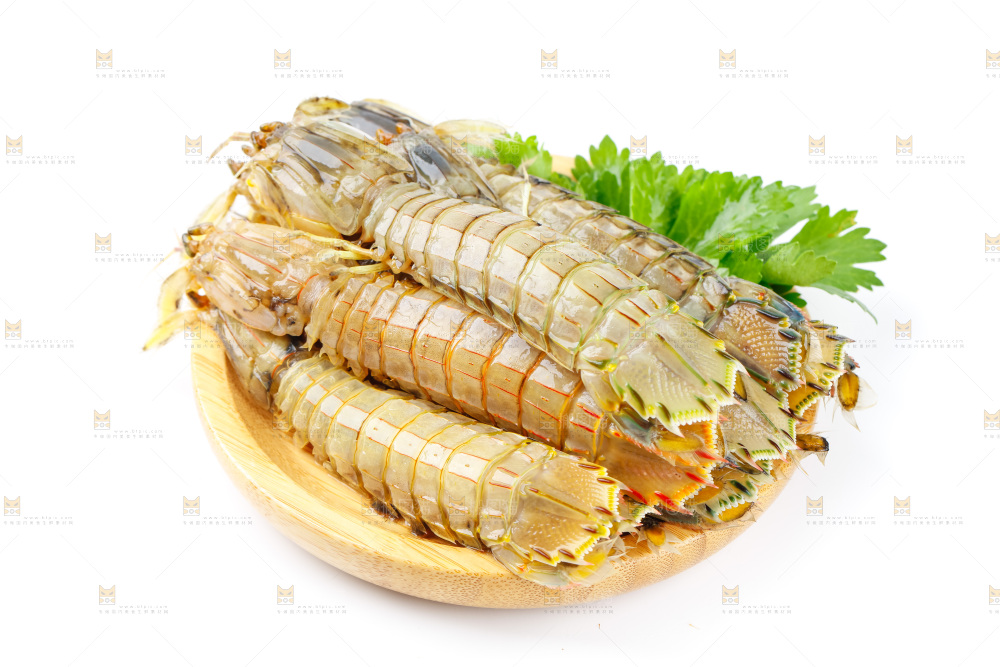 盘子里装着皮皮虾