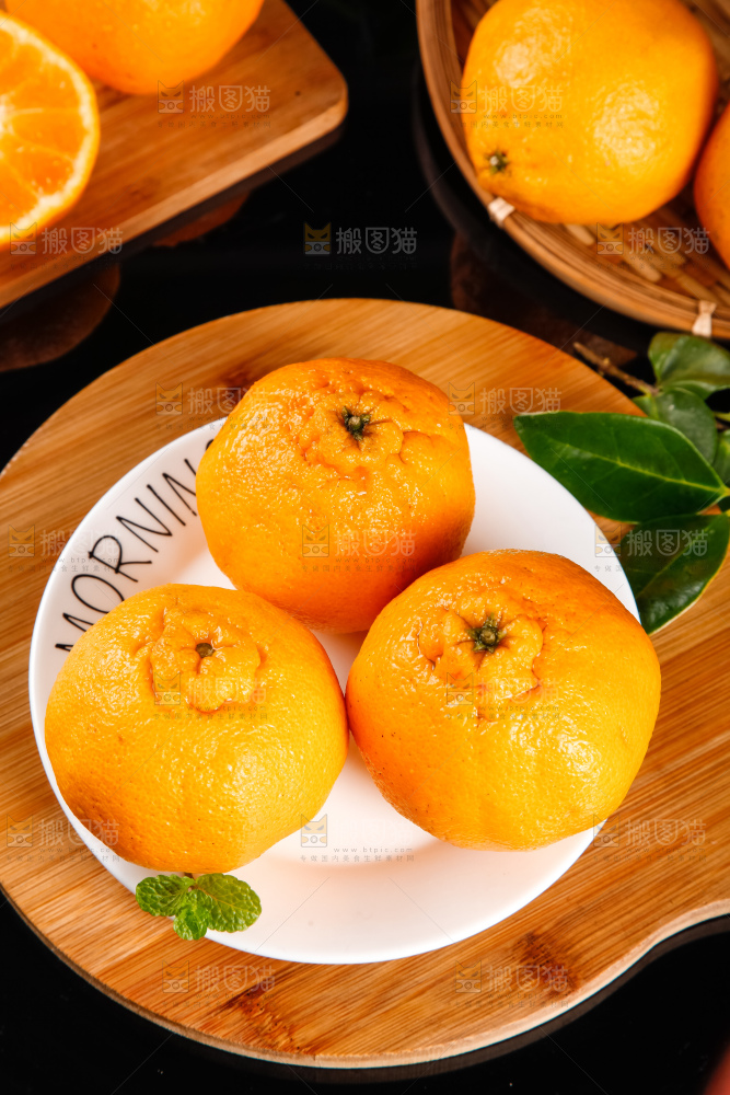 木板上放着四川不知火丑橘
