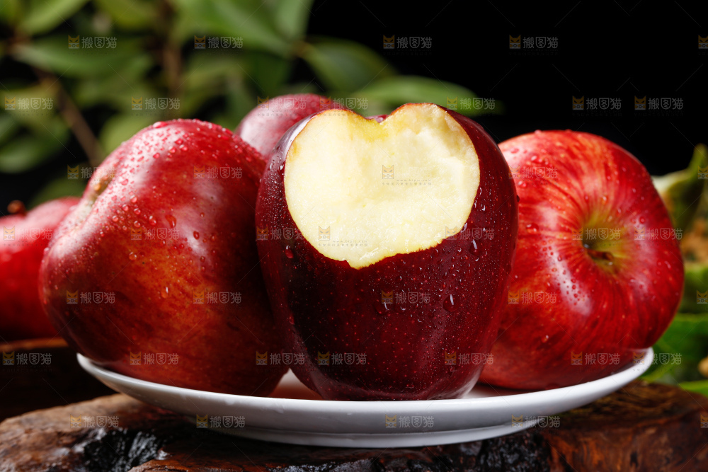 深底上放着甘肃花牛苹果