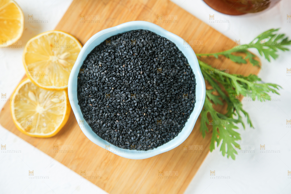 碗里装着黑芝麻