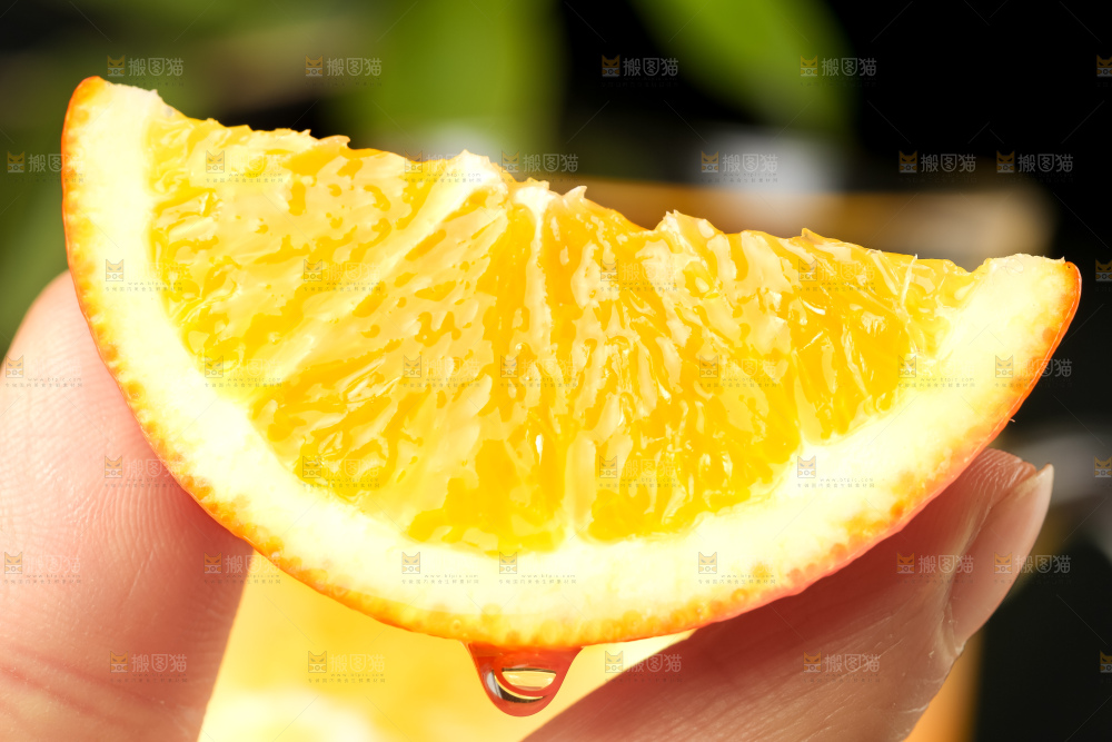 深色上放着脐橙