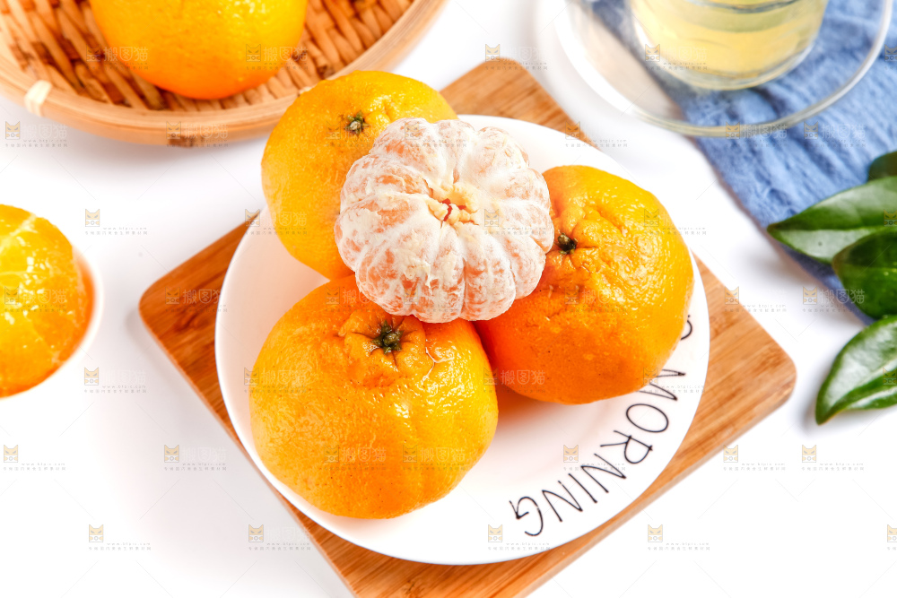 盘子里的新鲜丑橘