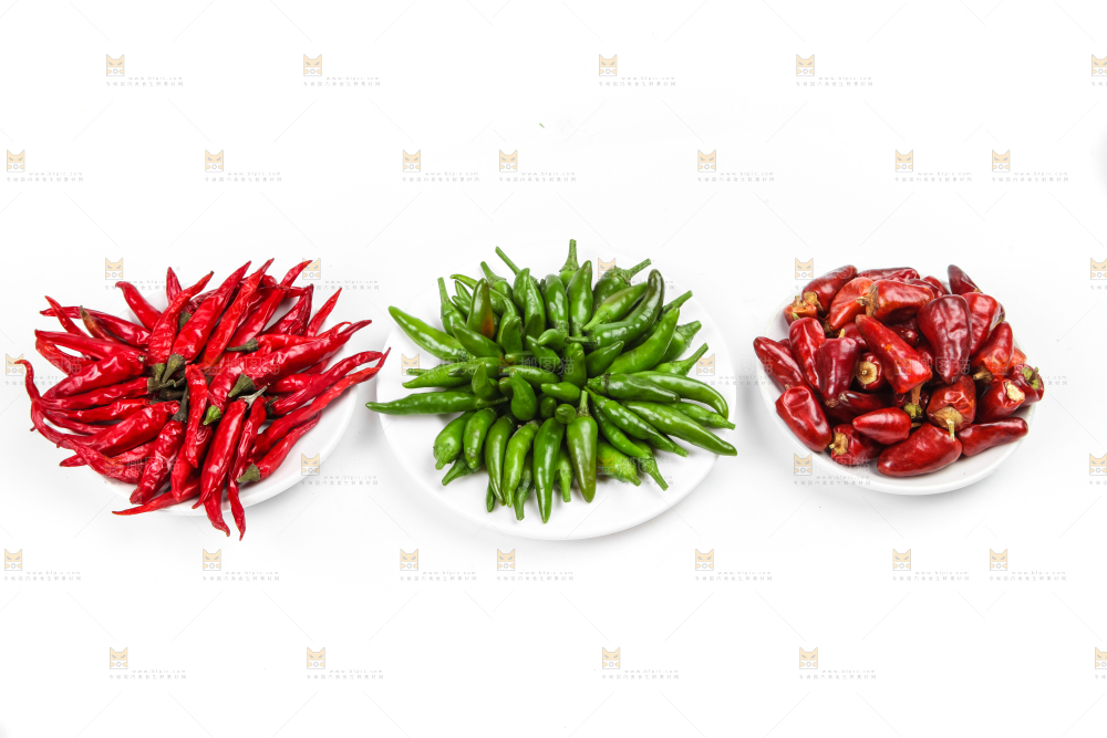 白底上放着香料组合