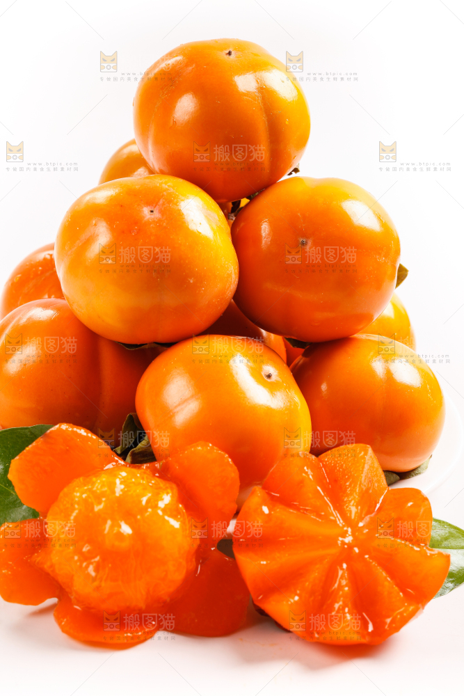 白底上放着甜柿子