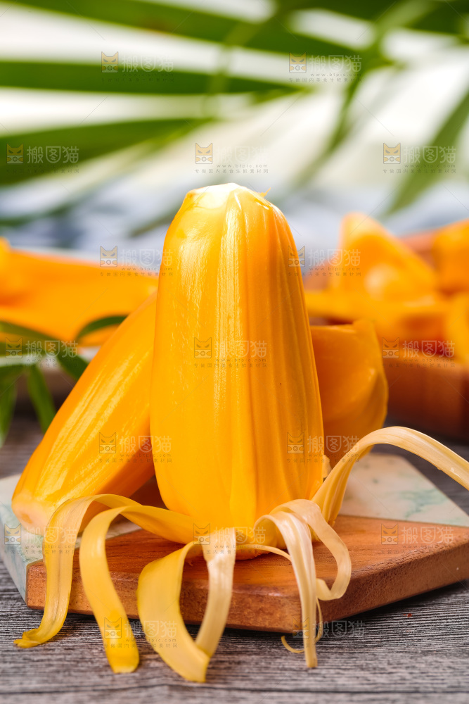 木底上的越南红心菠萝蜜