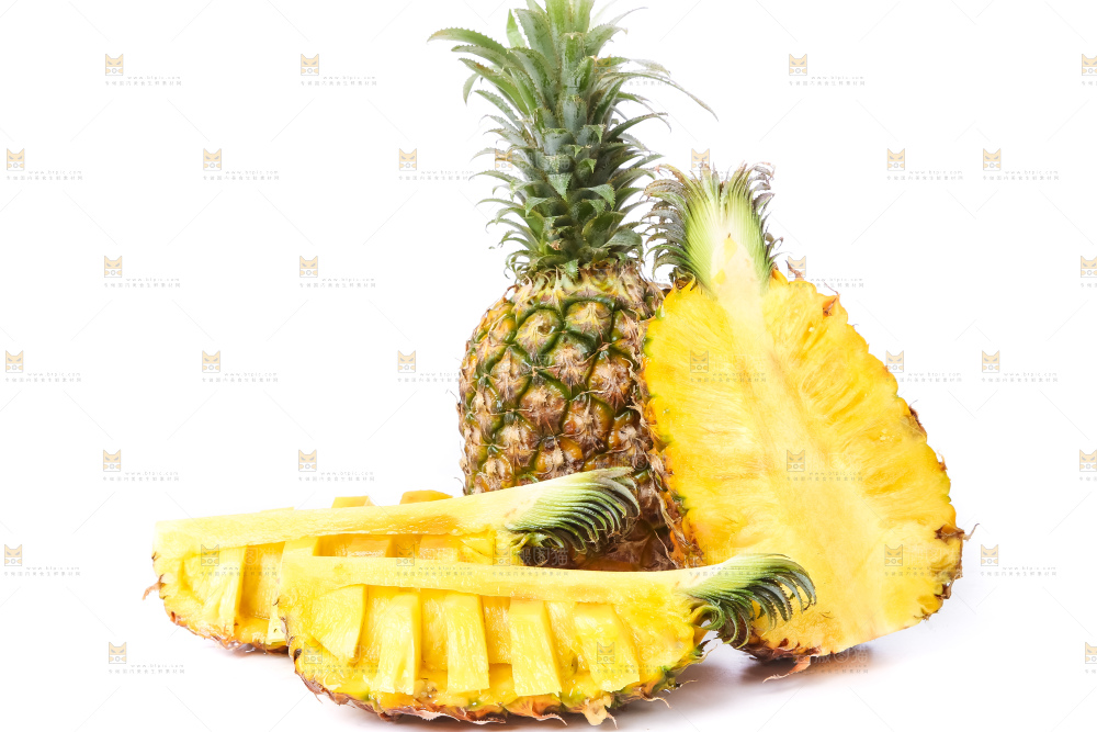 白底上放着菠萝