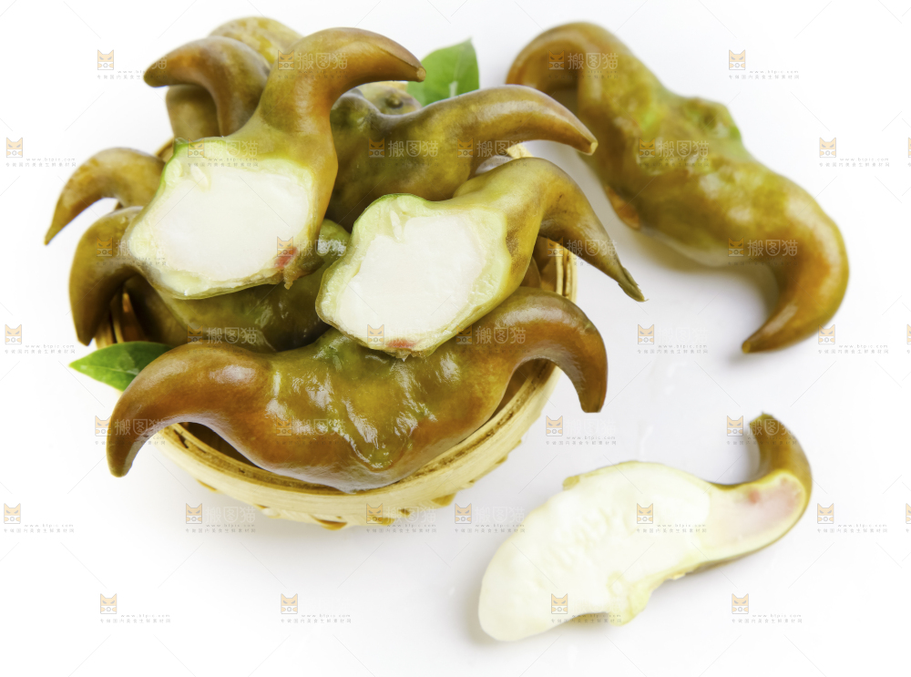 篮子里装着洪湖菱角