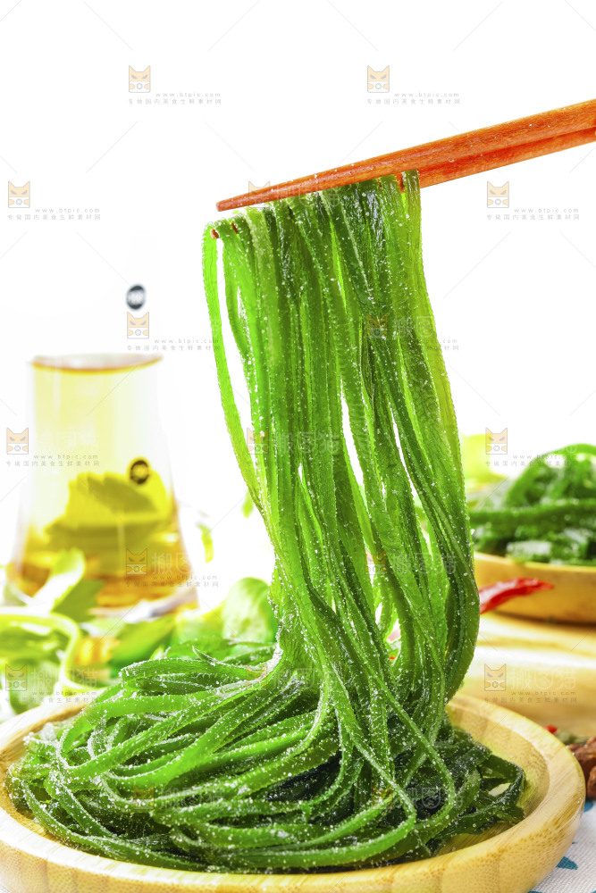 筷子上夹着海带