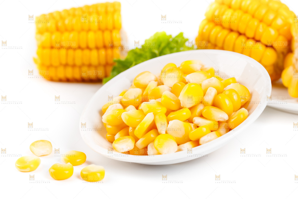 白底上放着黄玉米