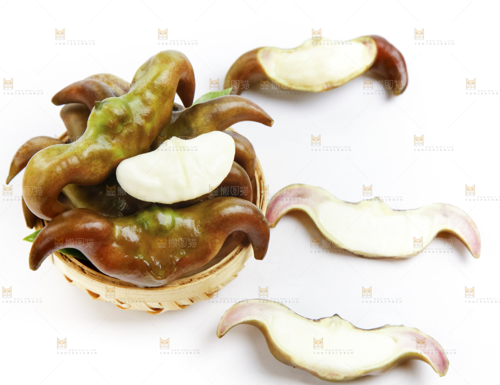 篮子里装着洪湖菱角