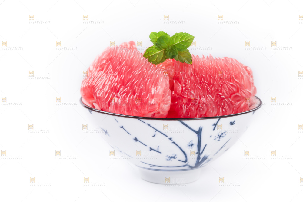 白底上的新鲜柚子