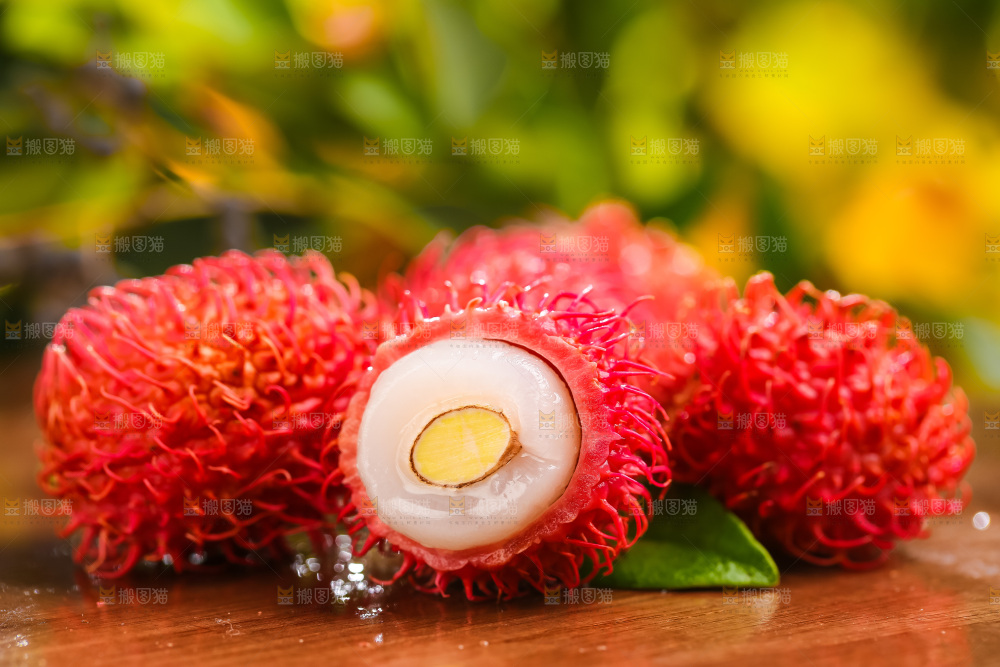 木板上的海南红毛丹