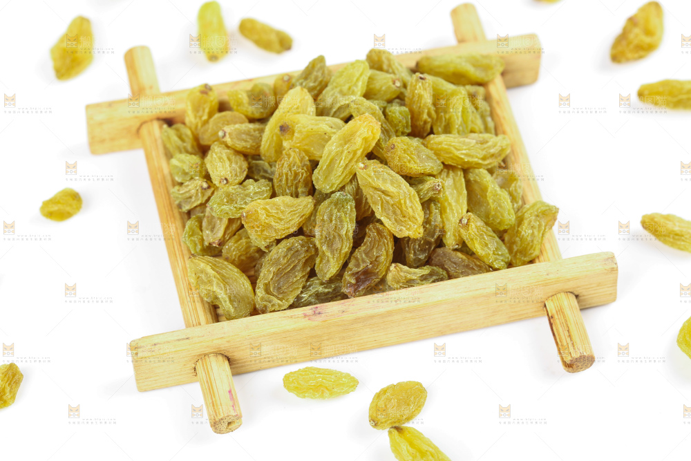 白底上的绿葡萄干