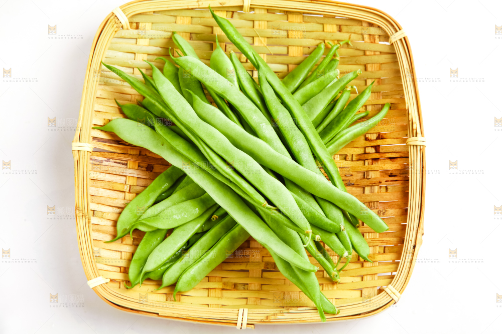 篮子里装着青豆角